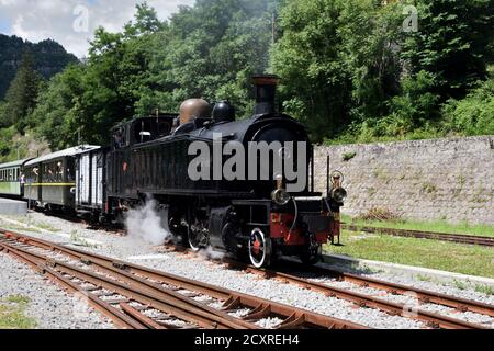 Train à vapeur ou train des Pignes à la gare À Annot Alpes-de-haute-Provence Provence France Banque D'Images