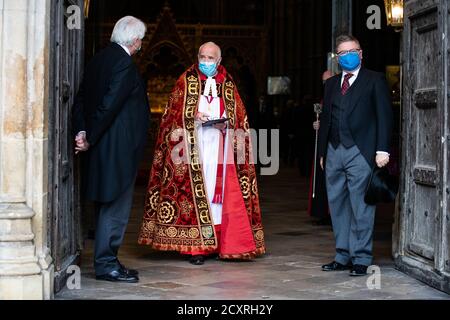 Lord Chief Justice Lord Burnett of Maldon (à gauche), Dean of Westminster, le très révérend Dr David Hoyle (au centre), et Lord Chancelier Robert Buckland (à droite) au service du juge à l'abbaye de Westminster, qui marque le début de la nouvelle année légale. Banque D'Images