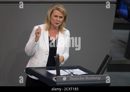 Berlin, Allemagne. 1er octobre 2020. Sabine Poschmann (SPD) parle au Bundestag allemand. Le budget de l'économie et de l'énergie sera discuté. Credit: Jörg Carstensen/dpa/Alay Live News Banque D'Images