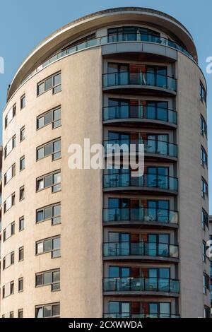 Vue sur les appartements de Mackenzie House, Leeds Dock Banque D'Images