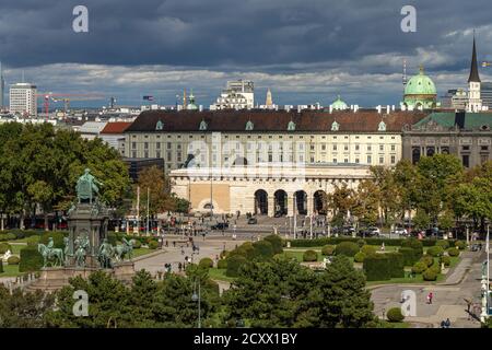 Blick über den Maria-Theresien-Platz mit dem Maria-Theresien-Denkmal zu Burgtor und Hofburg, Wien, Österreich, Europa | Voir sur Maria-Theresien-PL Banque D'Images