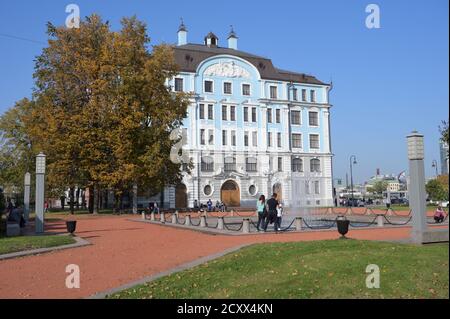 Nakhimov Naval School and Fountain, Saint-Pétersbourg, Russie, Banque D'Images