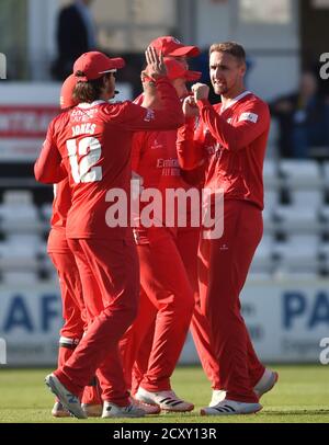 Hove UK 1er octobre 2020 - Lancashire Lightning célébrer le cricket des requins Sussex Luke Wright lors du match de cricket du quart de finale du Blast Vitality T20 entre les requins Sussex et le Lancashire Lightning qui se déroule derrière des portes fermées au 1er Central County Ground à Hove : Credit Simon Dack / Alamy Live News Banque D'Images