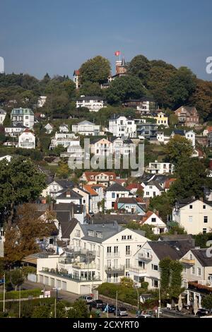 Hambourg, Allemagne. 1er octobre 2020. Villas et maisons de ville se trouvent sur le Süllberg, dans le quartier des escaliers de Blankenese sur l'Elbe. Credit: Christian Charisius/dpa/Alay Live News Banque D'Images