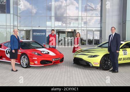 Towcester, Northamptonshire, Royaume-Uni. 1er octobre 2020. Greg Smith, député de Buckingham, et Amanda Milling, co-présidente du parti conservateur, ont visité aujourd'hui le musée Silverstone Experience du circuit Silverstone pour rencontrer Stuart Pringle, directeur général du circuit Silverstone et Sally Reynolds, directrice générale de Silverstone Experience. Photo de gauche à droite - Amanda Milling, Stuart Pringle, Sally Reynolds et Greg Smith Credit Jakob Ebrey / Alamy Live News Banque D'Images