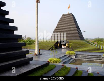 Vue globale. Temple Balaji, Andhra Pradesh, Inde. Architecte: Sameep Padora et associés , 2020. Banque D'Images