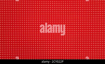 Texture du panneau d'écran LED RVB. Gros plan d'un écran LED de pixels avec bokeh pour fond d'écran. Arrière-plan abstrait rouge vif idéal pour tous les modèles Banque D'Images