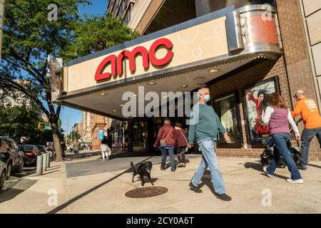 Le cinéma AMC fermé dans le quartier Upper West Side à New York le dimanche 20 septembre 2020. La billetterie du cinéma pendant la fin de semaine était estimée à 13.2 millions de dollars, alors qu'à la même époque l'an dernier, elle était de 125.4 millions de dollars. (© Richard B. Levine) Banque D'Images