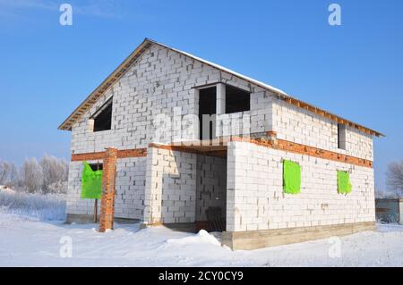 Construction d'une nouvelle maison à partir de blocs de béton cellulaire autoclavés blancs Banque D'Images