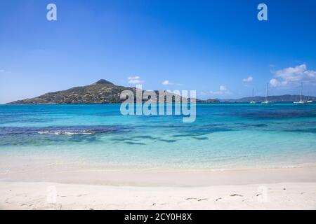 St Vincent et les Grenadines, Plage sur le petit St Vincent, face à Carriacou, Grenade Banque D'Images