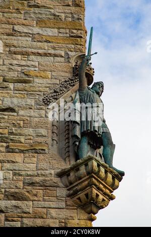 Statue de William Wallace à l'angle du monument en pierre Banque D'Images