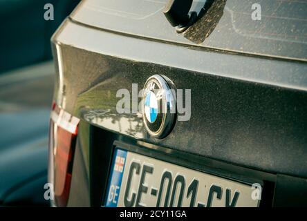 Batumi. Géorgie - 28 septembre 2020 : gros plan du logo BMW sur la voiture Banque D'Images