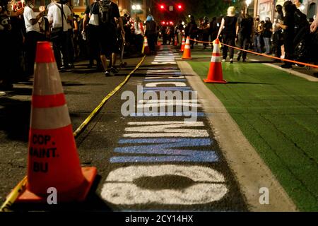 Portland, États-Unis. 30 septembre 2020. Patrick Kimmons, un homme noir de 27 ans abattu par la police il y a deux ans aujourd'hui, a été commémoré par des discours et des peintures de rue au lieu de sa mort à Portland, Oregon, le 30 septembre 2020. (Photo de John Rudoff/Sipa USA) crédit: SIPA USA/Alay Live News Banque D'Images