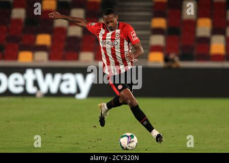 Londres, Royaume-Uni. 1er octobre 2020. Ethan Pinnock de Brentford en action pendant le match. Carabao Cup, EFL Cup Match, Round of 16, Brentford v Fulham au Brentford Community Stadium de Brentford, Londres, le jeudi 1er octobre 2020. Cette image ne peut être utilisée qu'à des fins éditoriales. Utilisation éditoriale uniquement, licence requise pour une utilisation commerciale. Aucune utilisation dans les Paris, les jeux ou les publications d'un seul club/ligue/joueur. photo par Steffan Bowen/Andrew Orchard sports photographie/Alay Live news crédit: Andrew Orchard sports photographie/Alay Live News Banque D'Images