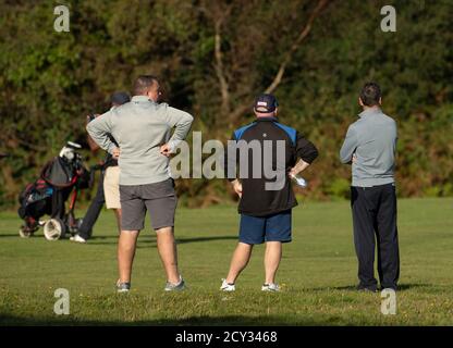 SWANSEA - PAYS DE GALLES 27 SEP: Parents observant les finales régionales de l'Open d'Europe junior au Club de golf de Swansea Bay à Swansea, Royaume-Uni, le 27 septembre 2020. Banque D'Images