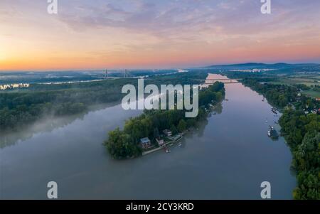 Île de Luppa sur le Danube près de Budapest hongrie. Paysage panoramique incroyable le matin. Banque D'Images