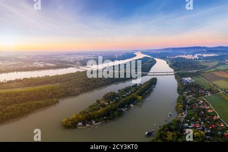 Île de Luppa sur le Danube près de Budapest hongrie. Paysage panoramique incroyable le matin. Banque D'Images