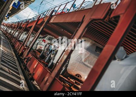 Nouvelles voitures dans un train en allemagne Banque D'Images