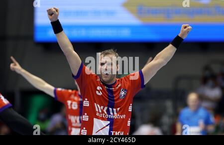 Magdebourg, Allemagne. 1er octobre 2020. Handball: Bundesliga, SC Magdeburg - Bergischer HC, 1er jour de match Max Darj de Bergischer HC applaudit après le coup de sifflet final. Crédit : Ronny Hartmann/dpa-Zentralbild/dpa/Alay Live News Banque D'Images