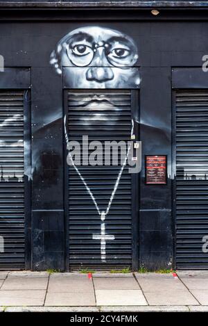 Hommage au rappeur américain et auteur-compositeur Lamont Coleman, connu sous le nom de « Big L.Chip Shop BXTN », est une boutique de jetons Hip Hop située à l'angle de Coldport Lane et Atlantic Road à Brixton, Londres, qui sert de la nourriture, de la musique et accueille des événements. Banque D'Images