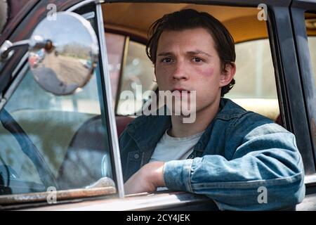 Le diable tout le temps est un thriller psychologique américain de 2020 qui examine les thèmes du mal, de la religion, et de l'abus de pouvoir dans les petites villes rurales de l'Amérique. Il est basé sur le roman du même nom de Donald Ray Pollock, qui sert également de narrateur du film. Cette photographie est à usage éditorial exclusif et est le droit d'auteur de la compagnie de film et/ou le photographe assigné par la compagnie de film ou de production et ne peut être reproduite que par des publications en conjonction avec la promotion du film ci-dessus. Un crédit obligatoire pour la société de cinéma est requis. Le photographe doit également être un bon de crédit Banque D'Images