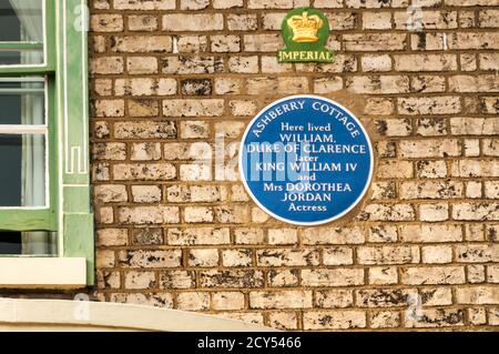 Plaque sur Ashberry Cottage records William duc de Clarence, futur roi William IV, et l'actrice Mme Dorothea Jordanie y vivent