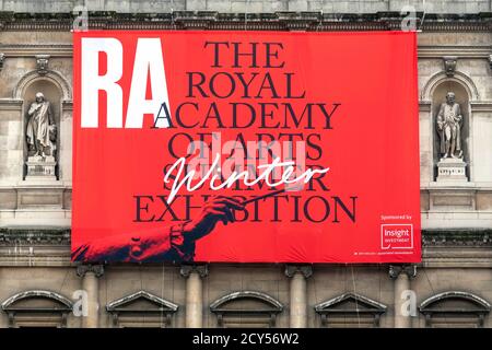 Londres, Royaume-Uni. 1er octobre 2020. Publicité de bannière pour la première fois dans l'histoire une exposition d'été de l'Académie royale des arts tombera en hiver.la RA dire l'été est un état d'esprit, pas un temps de l'année; L'exposition a la myriade d'œuvres de noms de famille et d'artistes émergents dans ce qu'ils appellent un joyeux festival d'art. le festival se déroule du 6 octobre 2020 au 3 janvier 2021. Crédit : Dave Rushen/SOPA Images/ZUMA Wire/Alay Live News Banque D'Images