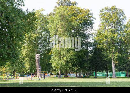 Terrain de jeux pour enfants à Cowley Recreation Ground, Cowley, London Borough of Hillingdon, Greater London, Angleterre, Royaume-Uni Banque D'Images