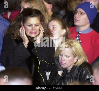 7 novembre 2000: Austin, Texas 07NOV00: Des foules se rassemblent dans le centre-ville d'Austin pour regarder les retours dans la course présidentielle américaine, la plus proche dans l'histoire. Photo de Bob Daemmrich/ Credit: Bob Daemmrich/ZUMA Wire/Alay Live News Banque D'Images