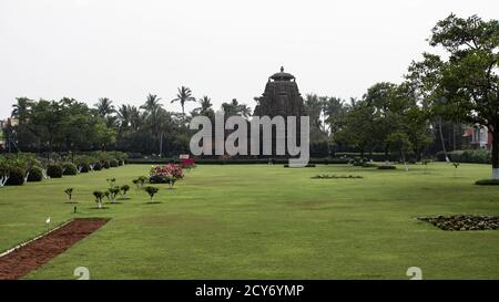 Bhubaneswar, Inde - 4 février 2020 : vue sur le temple Raja Rani et le parc environnant le 4 février 2020 à Bhubaneswar, Inde Banque D'Images