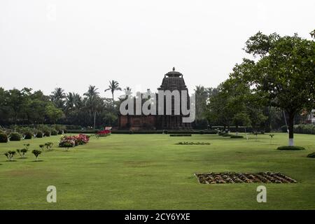 Bhubaneswar, Inde - 4 février 2020 : vue sur le temple Raja Rani et le parc environnant le 4 février 2020 à Bhubaneswar, Inde Banque D'Images