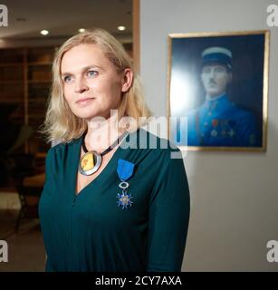 Varsovie, Mazovie, Pologne. 1er octobre 2020. L'ambassadeur de France en Pologne, FRÉDÉRIC BILLET, a remis À BARBARA NOWACKA, MEMBRE du Parlement polonais et MILITANTE sociale, l'insigne de l'ordre national du mérite. Crédit : Hubert Mathis/ZUMA Wire/Alay Live News Banque D'Images