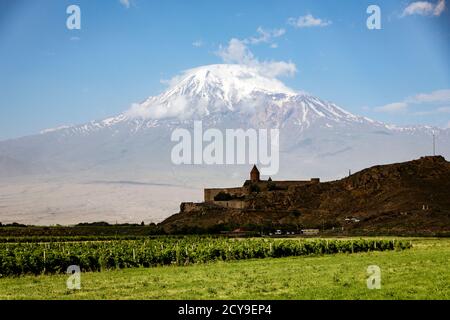 Monastère Khor Virap en Arménie vu avec Mt Ararat en Turquie Banque D'Images