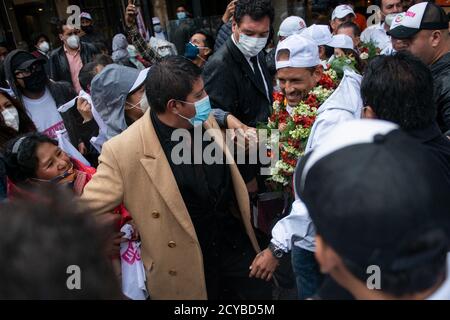 La Paz, Bolivie. 1er octobre 2020. Le candidat à la présidence Luis Fernando Camacho Vaca a visité la ville de la Paz sur son parcours de campagne. Lui et son candidat au poste de vice-président Marco Pumari ont joué un rôle important lors de la crise politique d'octobre/novembre 2019 qui a entouré l'élection présidentielle, mais leur alliance à deux partis, « Creemos » (nous pensons), a perdu leur soutien dans les mois suivants et les sondages le placent en troisième position. Radoslaw Czajkowski/ Alamy Live News Banque D'Images