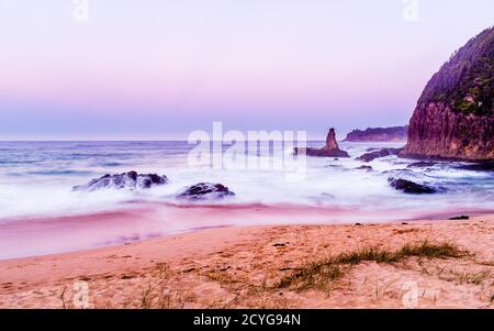 Coucher de soleil sur Jones Beach à Kiama Downs Banque D'Images