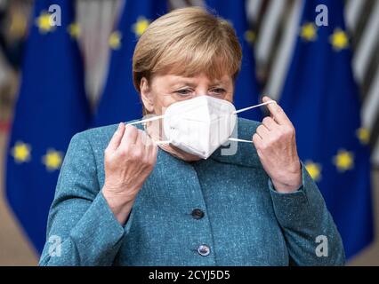 (201002) -- BRUXELLES, le 2 octobre 2020 (Xinhua) -- la chancelière allemande Angela Merkel arrive au sommet spécial de l'Union européenne à Bruxelles, Belgique, le 1er octobre 2020. Le Conseil européen a donné le coup d'envoi d'un sommet spécial de deux jours jeudi. (Union européenne/document via Xinhua) Banque D'Images