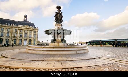 2020 02, Bordeaux, France. Fontaine des trois grâces sur la place de la Bourse. Banque D'Images