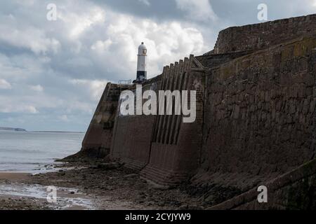 Low Tide au phare de Porthcawl et Breakwater. Pier/Breakwater Porthcawl pays de Galles Royaume-Uni Banque D'Images