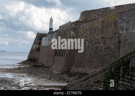 Low Tide au phare de Porthcawl et Breakwater. Pier/Breakwater Porthcawl pays de Galles Royaume-Uni Banque D'Images