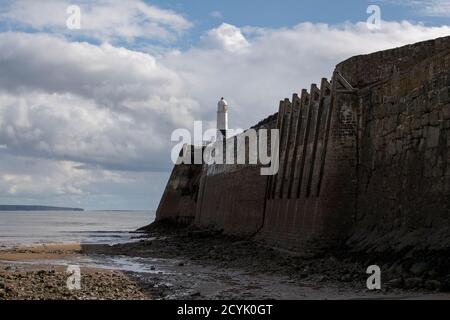 Low Tide au phare de Porthcawl et Breakwater. Pier/Breakwater Porthcawl pays de Galles Royaume-Uni Banque D'Images