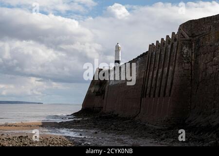 Low Tide au phare de Porthcawl et Breakwater. Pier/Breakwater Porthcawl pays de Galles Royaume-Uni Banque D'Images