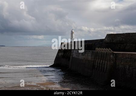 Low Tide au phare de Porthcawl et Breakwater. Pier/Breakwater Porthcawl pays de Galles Royaume-Uni Banque D'Images