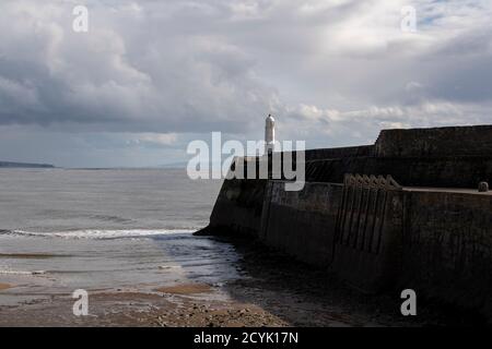 Low Tide au phare de Porthcawl et Breakwater. Pier/Breakwater Porthcawl pays de Galles Royaume-Uni Banque D'Images