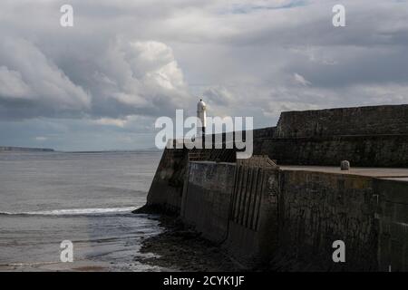 Low Tide au phare de Porthcawl et Breakwater. Pier/Breakwater Porthcawl pays de Galles Royaume-Uni Banque D'Images