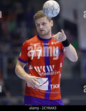 Magdebourg, Allemagne. 1er octobre 2020. Handball: Bundesliga, SC Magdeburg - Bergischer HC, 1er jour de match David Schmidt de Bergischer HC joue le ballon. Crédit : Ronny Hartmann/dpa-Zentralbild/dpa/Alay Live News Banque D'Images