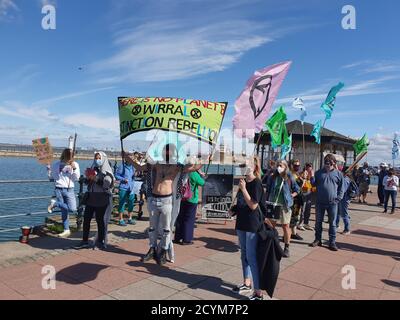Près de 30 membres de la rébellion des extinction se réunissent pour sensibiliser les gens au changement climatique à New Brighton, Merseyside présentant: La rébellion des extinction où: Wirral, Royaume-Uni quand: 30 août 2020 crédit: WENN.com Banque D'Images