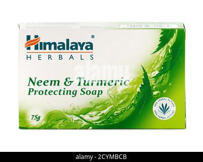 BUCAREST, ROUMANIE - 24 AOÛT 2015. Savon de protection Himalaya Neem et Turmeric. Les huiles de Neem et de Turmeric avec prop antibactérien et antifongique Banque D'Images