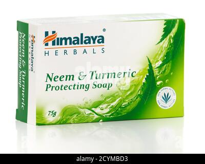 BUCAREST, ROUMANIE - 24 AOÛT 2015. Savon de protection Himalaya Neem et Turmeric. Les huiles de Neem et de Turmeric avec prop antibactérien et antifongique Banque D'Images