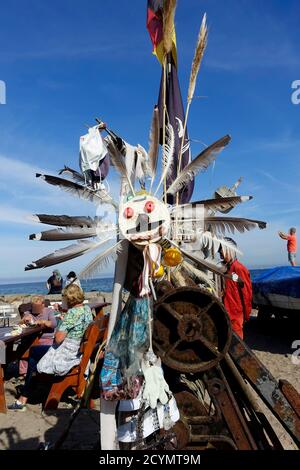 Drôle d'autofigure, restaurant dans le village de pêcheurs de Vitt sur Ruegen, Mecklenburg-Ouest Pomerania, Allemagne Banque D'Images