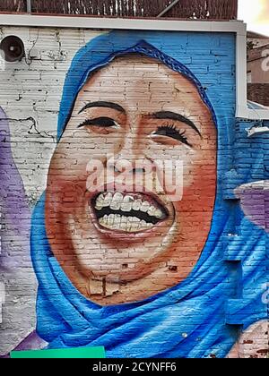 Graffiti d'une femme musulmane sur un mur. Banque D'Images